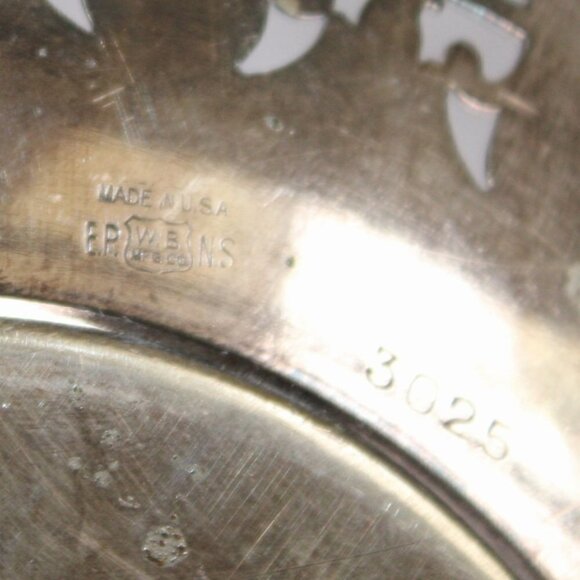 Vintage EPNS 3025 Mfg. Co Silver Plate tray Ornate Round made in USA - Picture 12 of 12